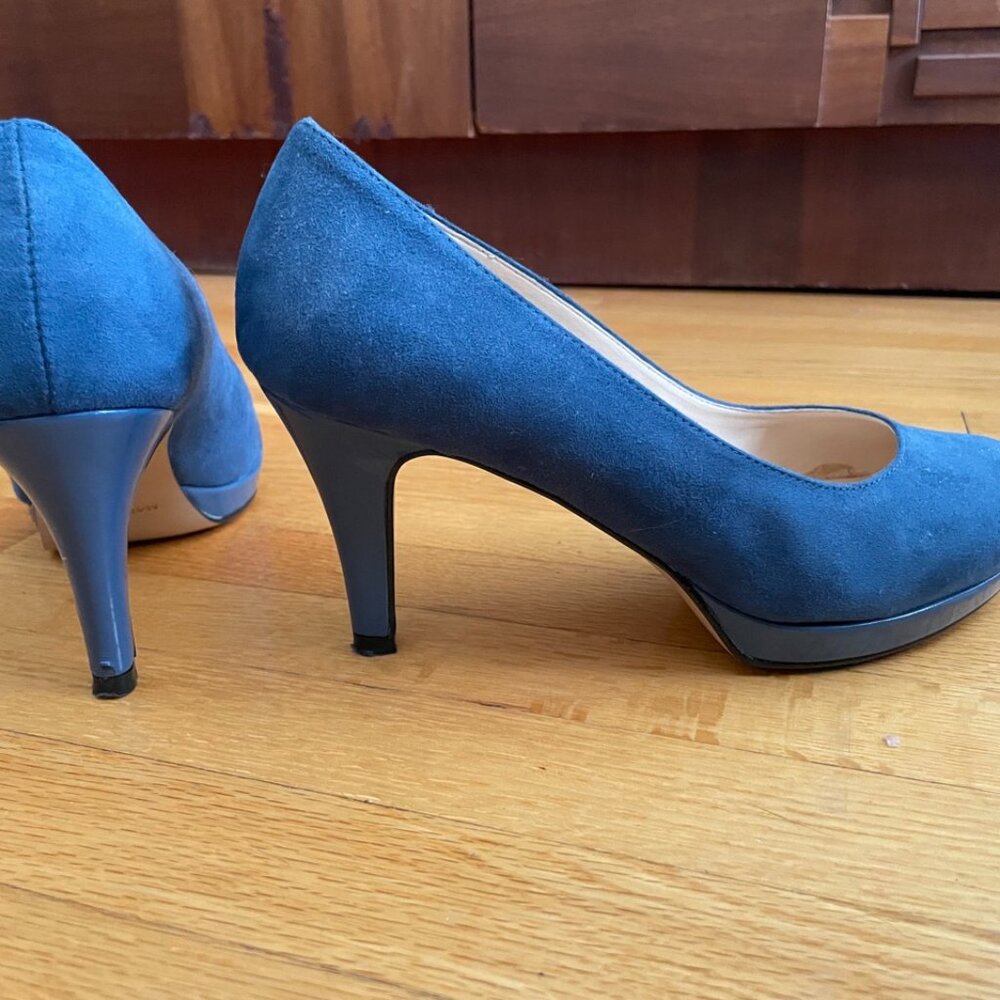 Blue suede pumps by Kammi
